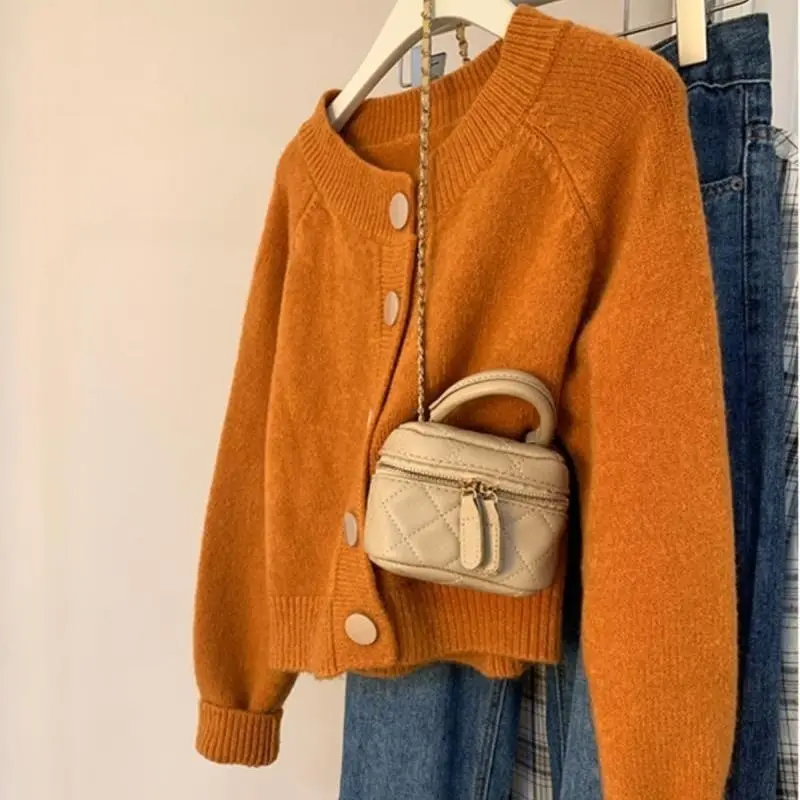 

Short-sleeved Knitted Cardigan for Women in Autumn and Winter, Elegant and Casual, Stylish and Versatile, Sweaters