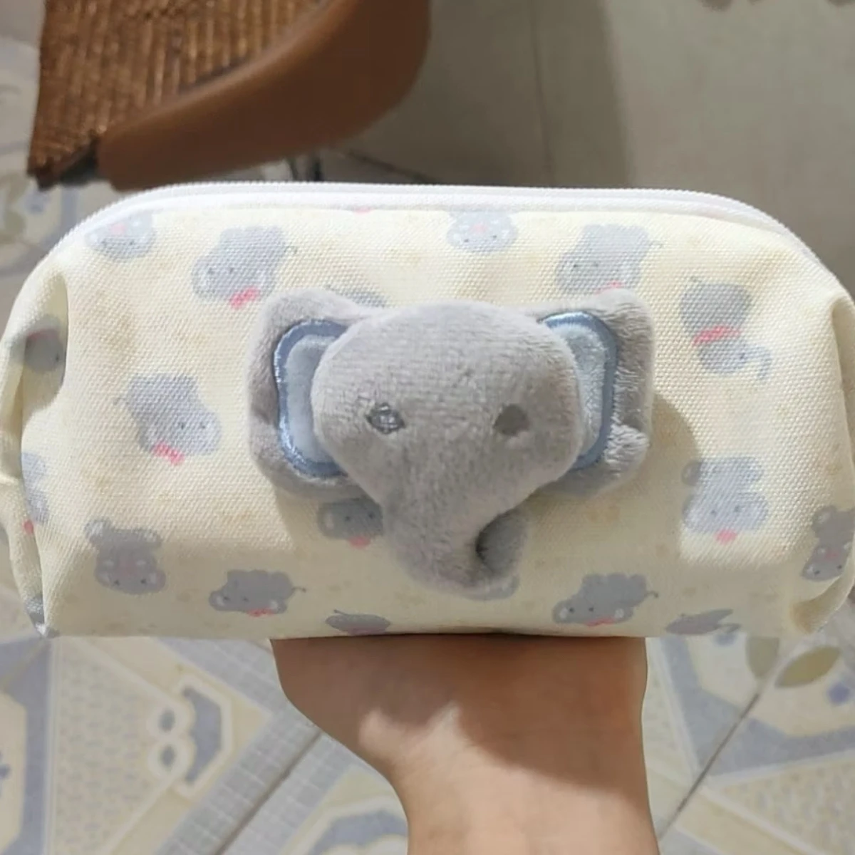 1Pc 3D Plush Elephant Pencil Case, Stationery Storage Bag, Large Capacity Student Pencil Box, Simple Printed Canvas Stationery Organizer Bag, Cute Elephant Pencil Case for Girls, High-Value Stationery Supplies for Midd