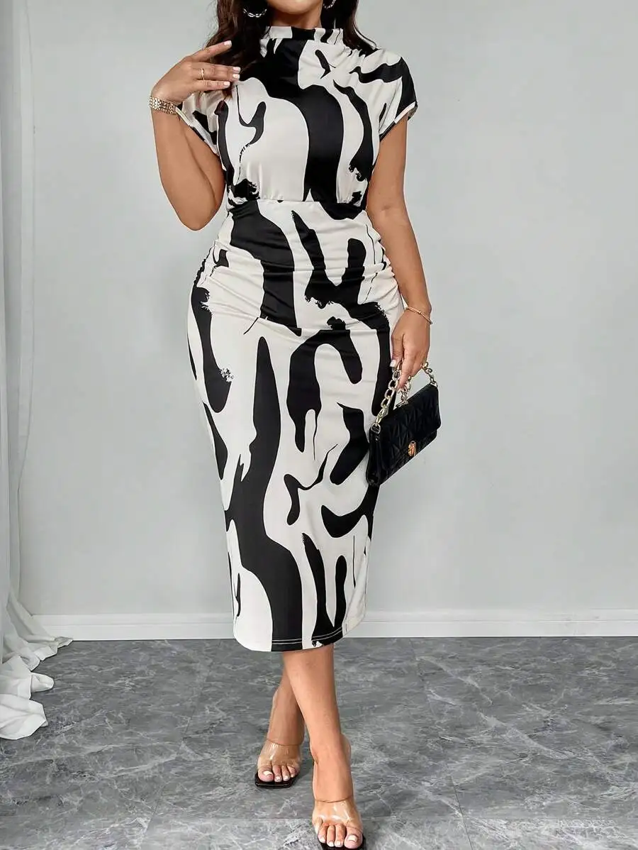

Женское облегающее платье из эластичного трикотажа с абстрактным принтом, короткими рукавами, воротником-стойкой, длиной миди
