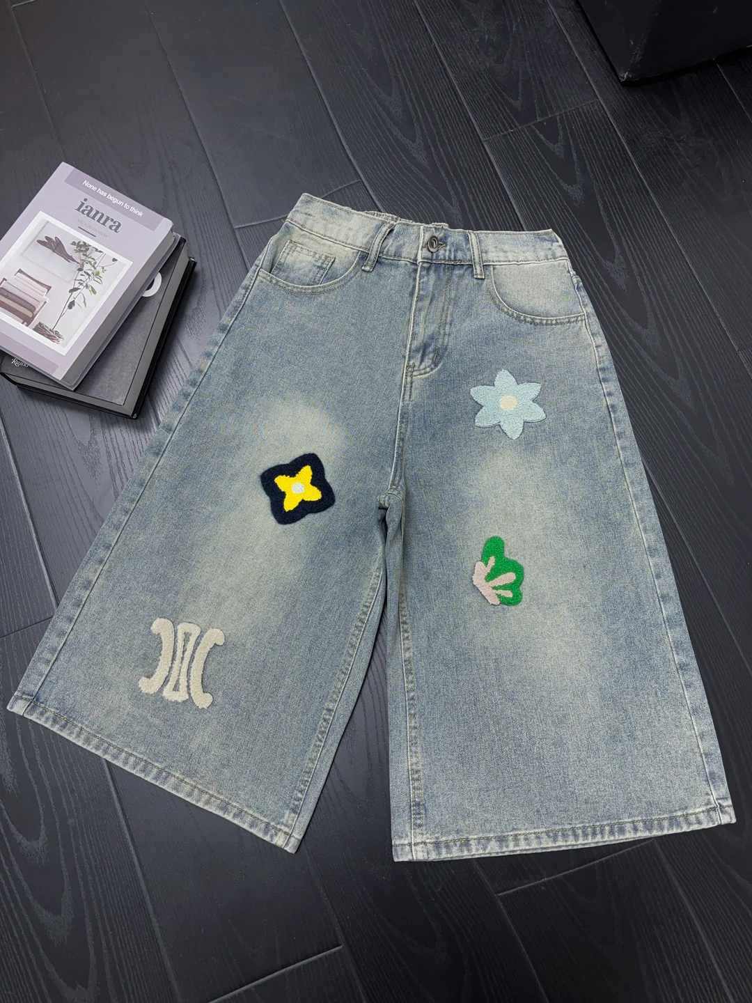

Новые мужские летние повседневные брюки из денима с вышивкой в американском уличном стиле, свободные, широкие, укороченные (7/8), из смесового хлопка, коллекция 2026 года