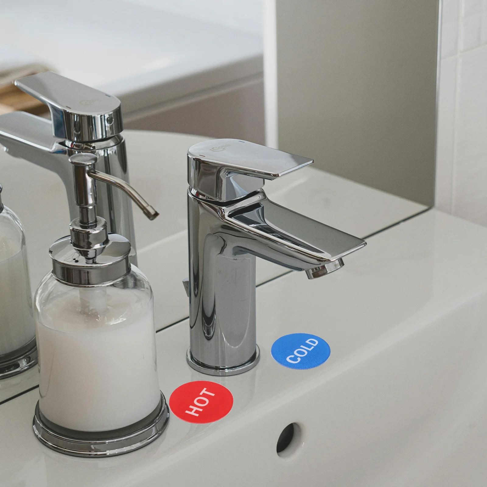Self Adhesive Hot Cold Faucet Stickers Red Blue Bathroom Labels For Home Hotel Shower Sink Durable Washroom Signs Traffic