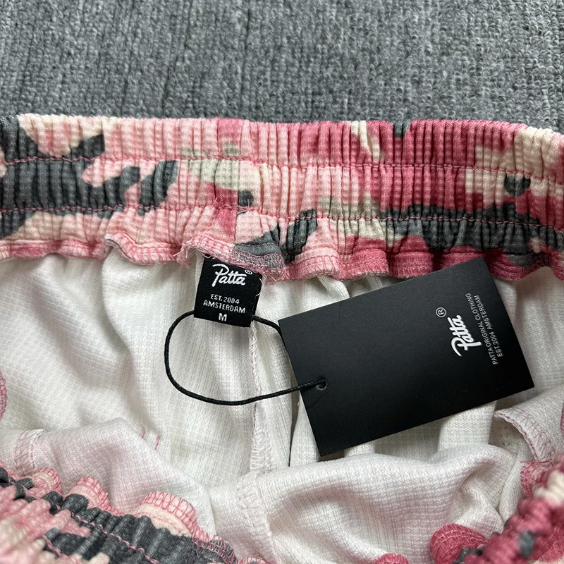 25ss جودة عالية باتا الأحمر التمويه قصيرة الرجال النساء الشارع أزياء السببية نمط جولة الرقبة البلوز