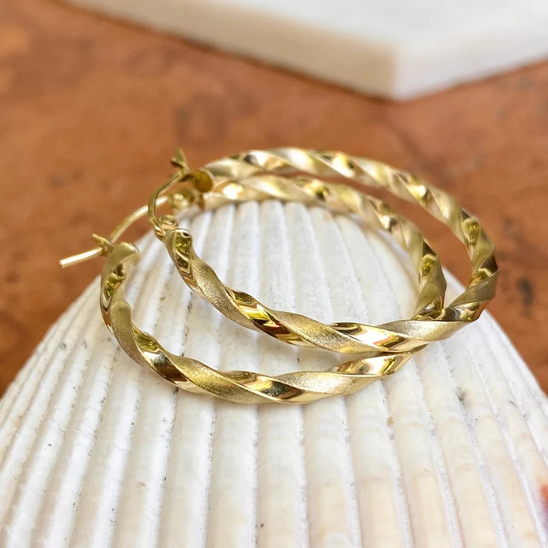 Huitan Gold Farbe Große Twist Geformte Creolen Frauen Luxus Braut Hochzeit Ohrringe Temperament Zubehör Neue Trendy Schmuck