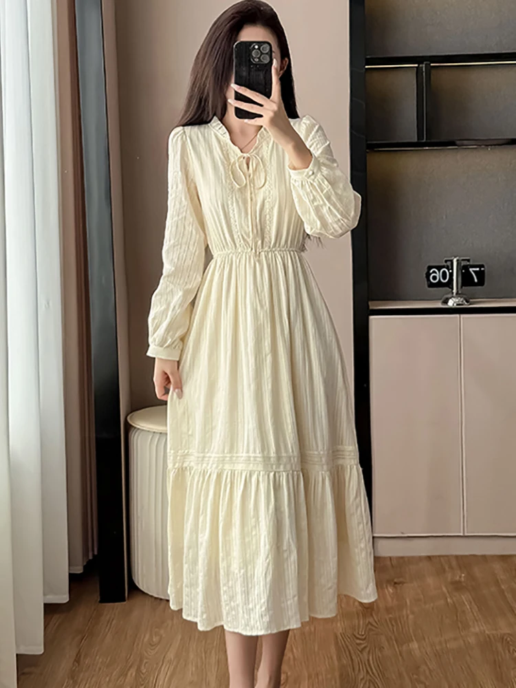 الخريف الشتاء الأبيض كم طويل القوس تكدرت الخامس الرقبة فستان طويل المرأة أنيقة فستان المنزل غير رسمي 2025 الكورية Bodycon مهرجان فستان