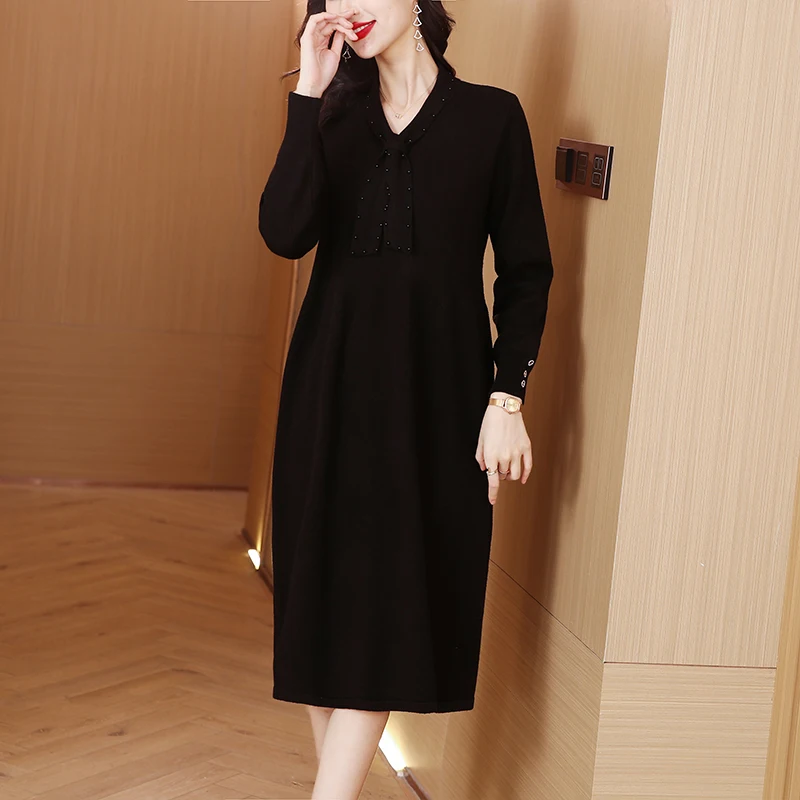 2023 New Vintage Solid Color Knitted Dress Women's Autumn and Winter Versatile V-neck Long Sleeve Loose Fit Casual Holiday Dress