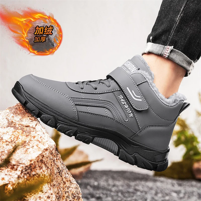 أحذية الثلوج الرجالية الشتوية 2025، مبطنة بالفرو الصناعي، سميكة ودافئة، تصميم من قطعة واحدة، غير قابلة للانزلاق، متينة، مقاس كبير، سريعة الجفاف، مناسبة