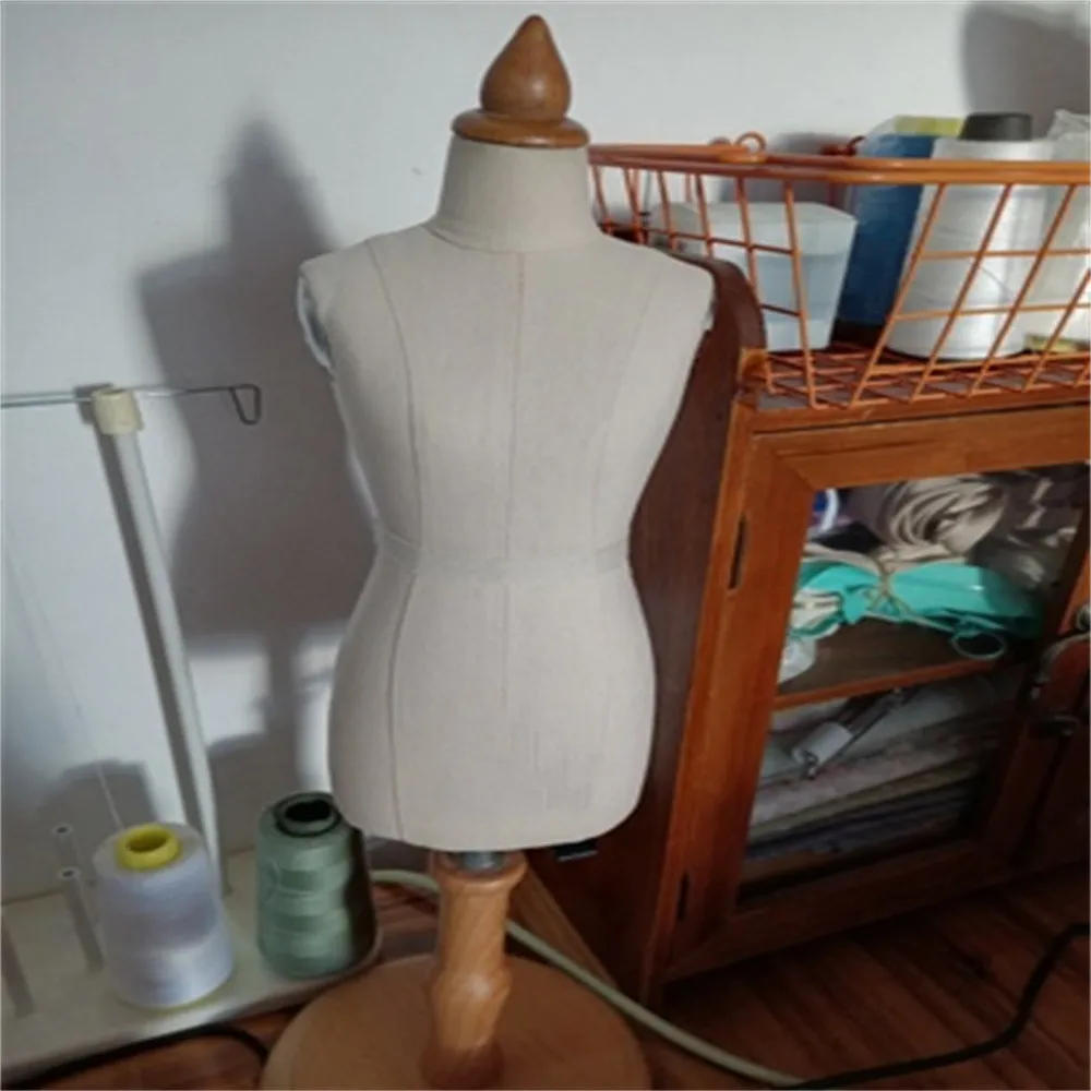 

Female Torso Wooden Sewing Mannequins, Body Tripod Stand, 1/2 Manikin, Shoulder Strap, Clothing Cut Can Pin Villain, E067, 3Styl