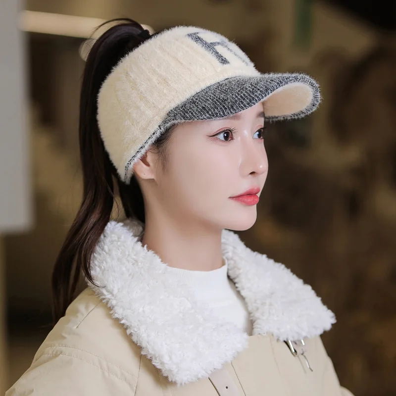 2023 Korean version of the new autumn and winter hat women\'s fashion letter R knitted woolen hat double color winter warm cap