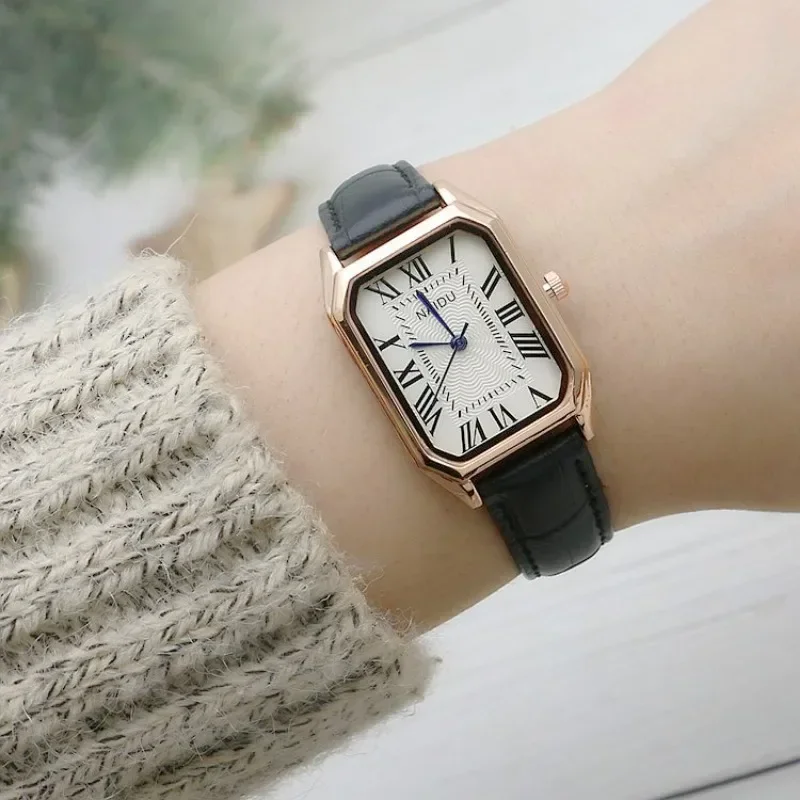 Retro Watches Classic Casual Quartz Dial Leather Strap Band Rectangle Clock Fashionable Wrist Watches for Women Wrist Watch