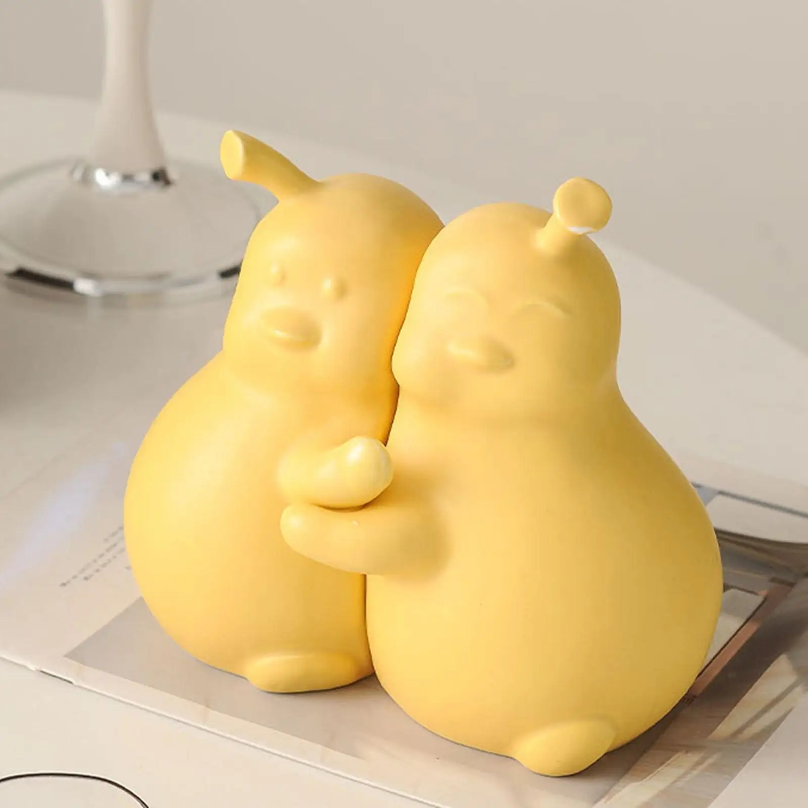 

2Pcs Decorative Book Ends Book Holder Stopper Dorm Heavy Books Pear Bookends Ceramic Book End Hugging Pear Book Holder Stopper