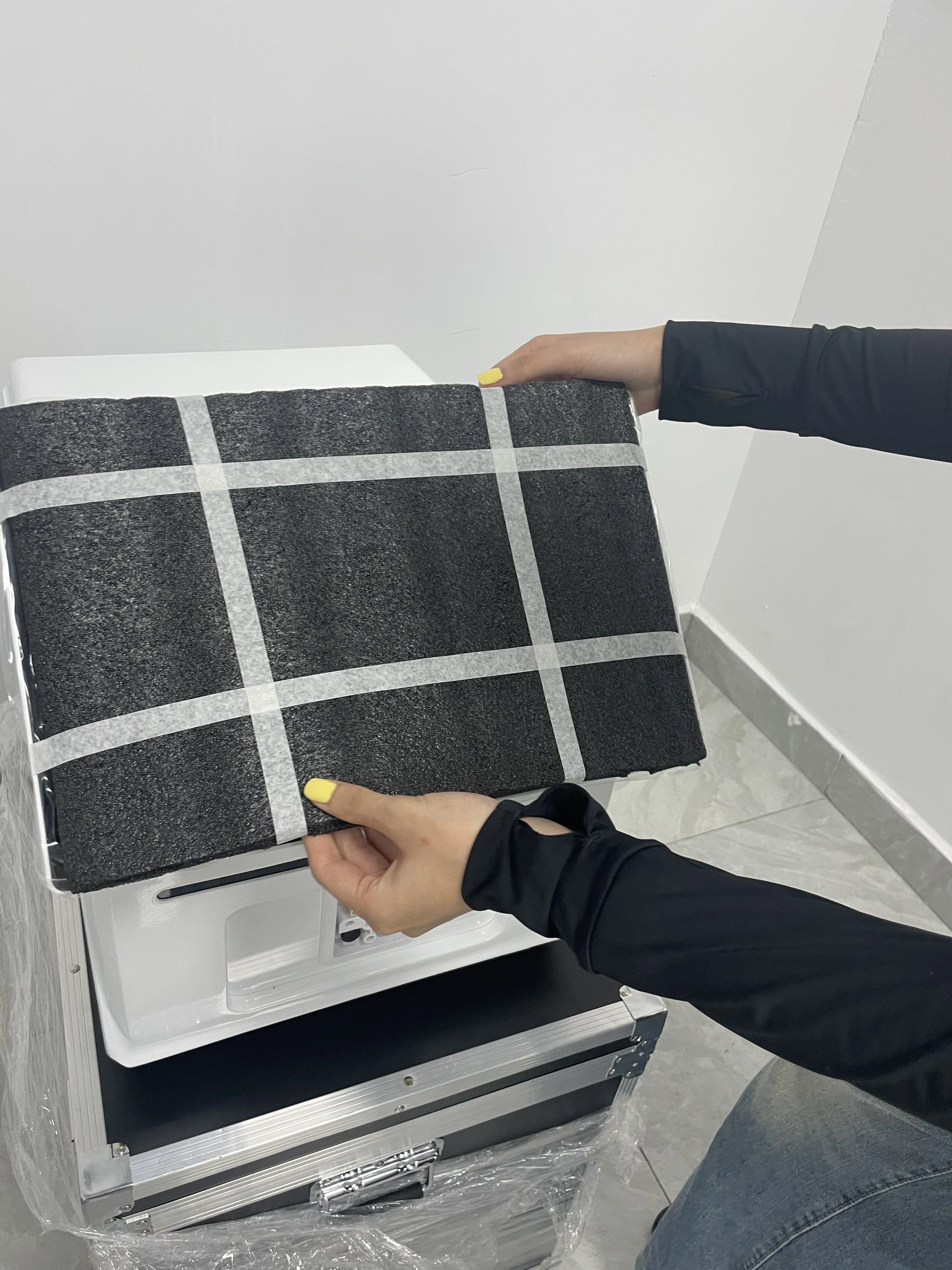 4 موجات 2025 سوبرانو ديود الجليد التيتانيوم 808nm الليزر الجسم المهنية آلة إزالة الشعر 808nm الكسندريت جهاز 4000 واط