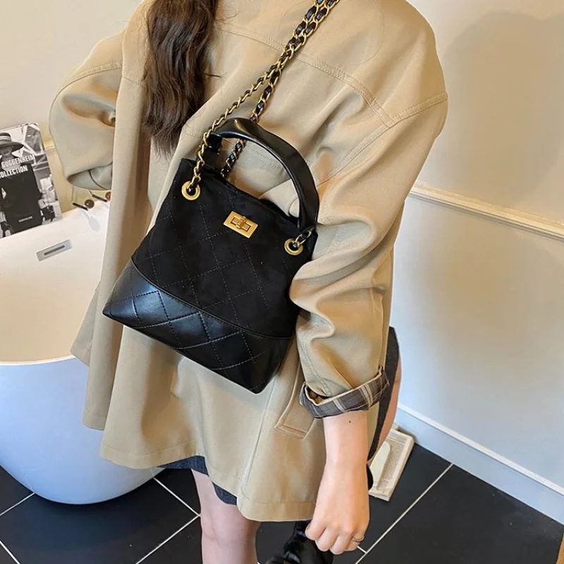 

High-End Luxury Crossbody Bag With Stylish Logo For Women In Simple Solid Color Vintage Fashion