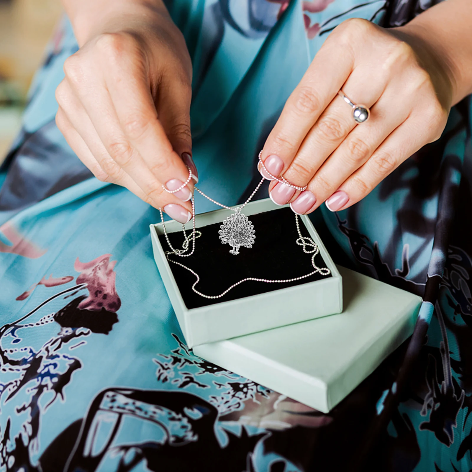 

50Pcs Artistic Peacock Earrings DIY Jewelry Charms Decorative Accessories for Crafts