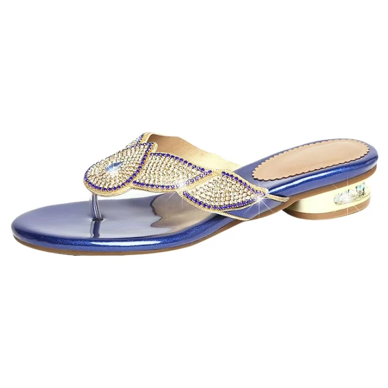 Women's Diamond-Encrusted Flip-Flop Slippers Soft Sole Non Slip Summer New Low Heel Outdoor Slippers Fashionable Beach Sandals