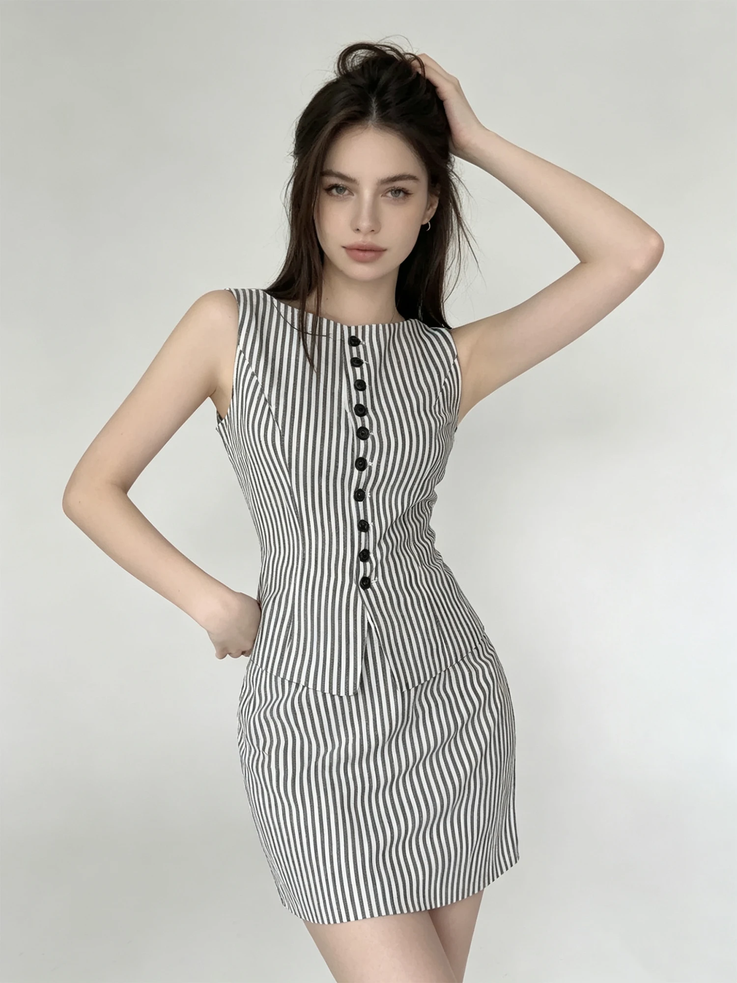 

Women's Black and White Striped Sleeveless O-neck Tank Top & Mini Skirt Set Vintage Fashion Skirt Sets Two-Piece Outfit Summer