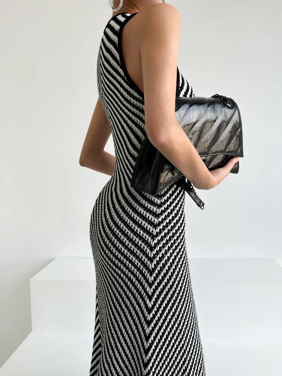 Korean chic early spring round neck striped contrast stitching hip-hugging slim sleeveless knitted dress