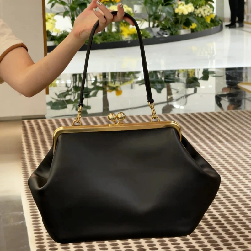 

Сумка-тоут Maxi Clip: дизайнерская, класса люкс, из высококачественной искусственной кожи, стильная, с металлической застежкой, для женщин, для банкетов