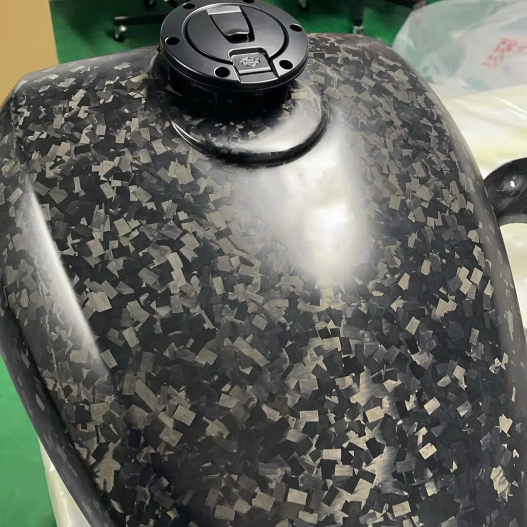 Motorcycle Forged Carbon Fiber Glossy Carbon Fiber Fuel Tank for Harley Davidson Road Glide Street Glide 2023-2024