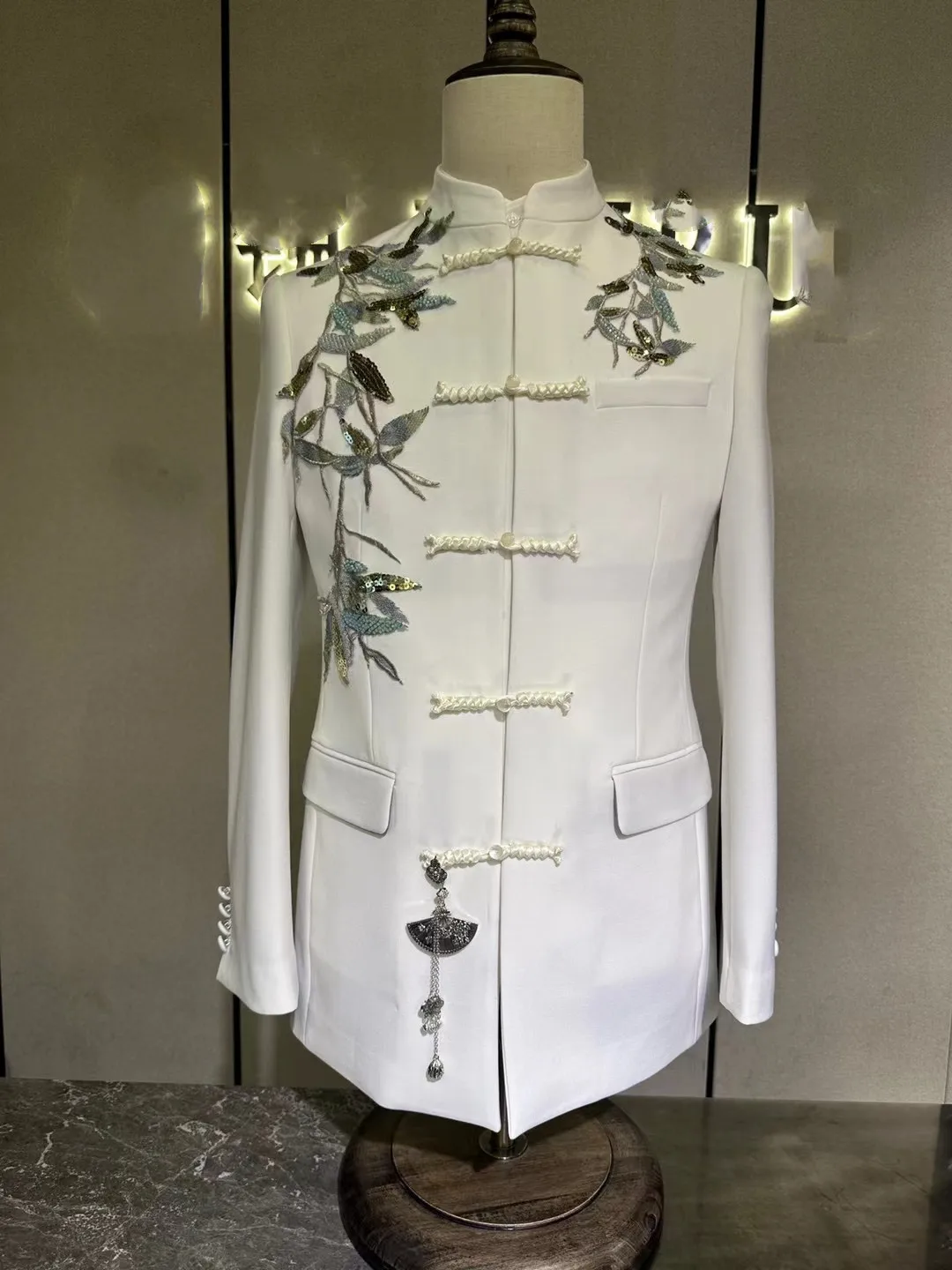 Custom Latest Design Formal Wedding Suit Men white Chinese Embroidery high-grade Blazer Party perform Fashion model runway coat