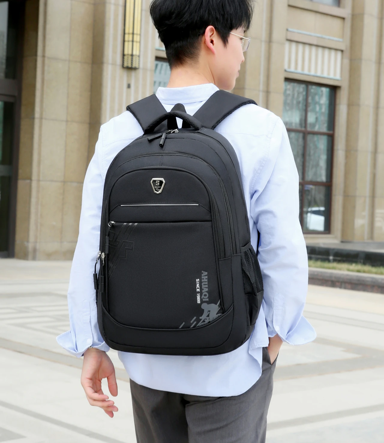 กระเป๋าเป้สะพายหลังผู้ชายคุณภาพสูง แฟชั่นลำลอง กระเป๋าผู้ชายความจุมาก กระเป๋าใส่คอมพิวเตอร์ ผ้ากันน้ำ กระเป๋านักเรียน กระเป๋าถือสำหรับผู้ชาย