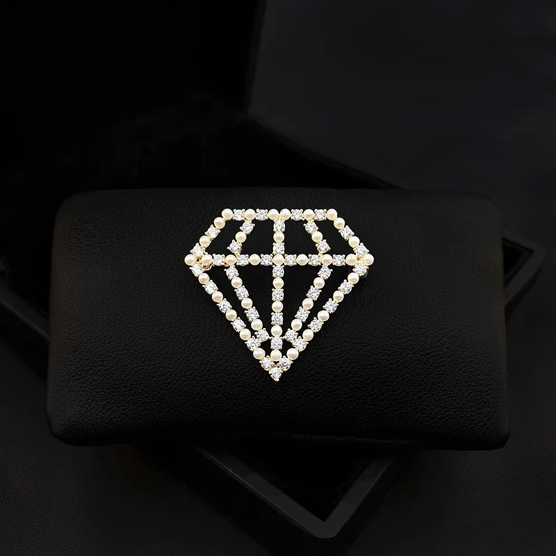 

Unisex Elegant Fashion Brooch Pin Pearl Rhinestone Accessory for Suit Sweater Cardigan Sparkling Clothing Fix Jewelry Gift 3656