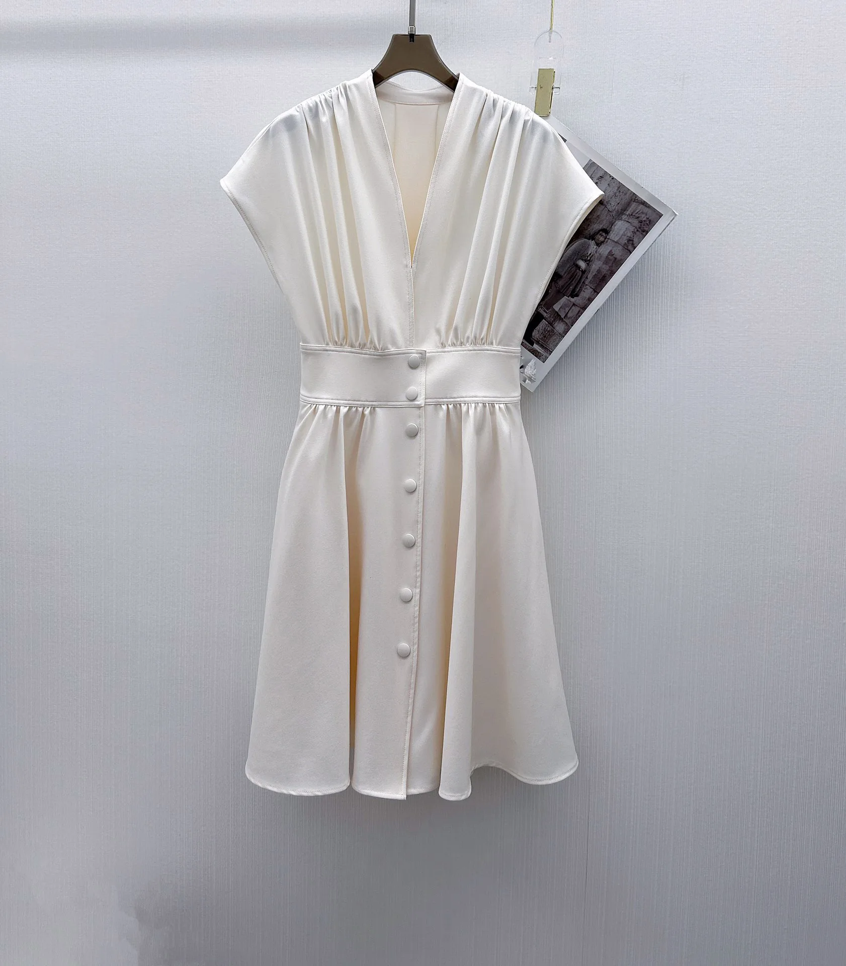 

2025 Women's Clothing V-neck waist button-embellished dress 0622