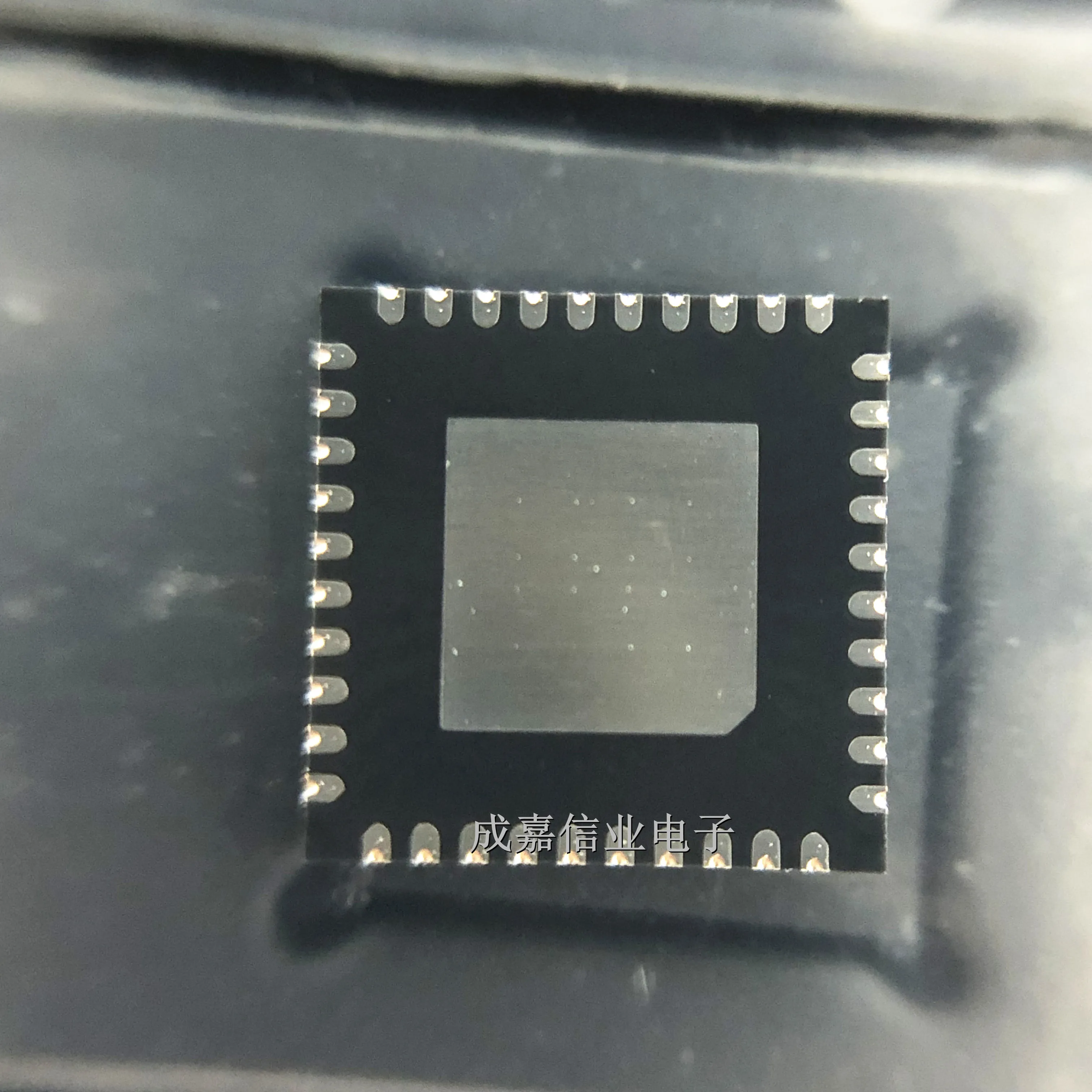 1 pz/lotto LM25143QRHARQ1 VQFN-40 Regolatori di Tensione di Commutazione Automotive da 3,5 V a 42 V Temperatura di Funzionamento: 40 C-+ 150 C