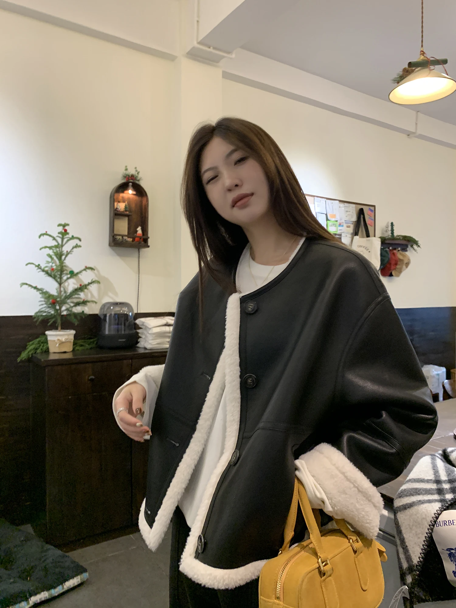 A Core 暖かい両面 PU レザージャケット女性の冬用ラムファーレトロラウンドネックレザーファー一体型アウターウェア