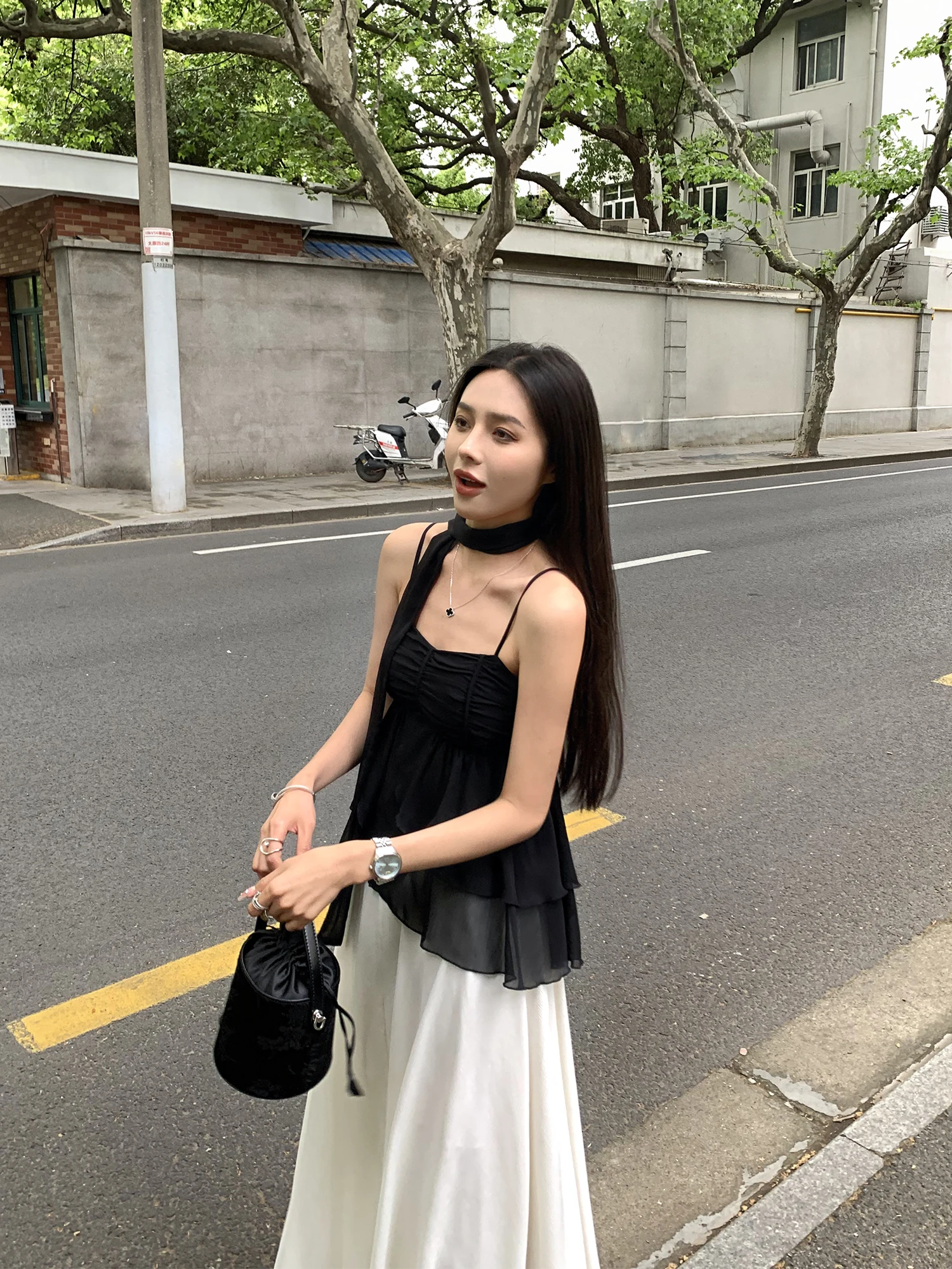 

Chen Mi Fan White Ne Hanging Женский топ Корейский дизайн Двухслойная юбка Торт Sle uitliu Bal Жилет Одежда для улицы