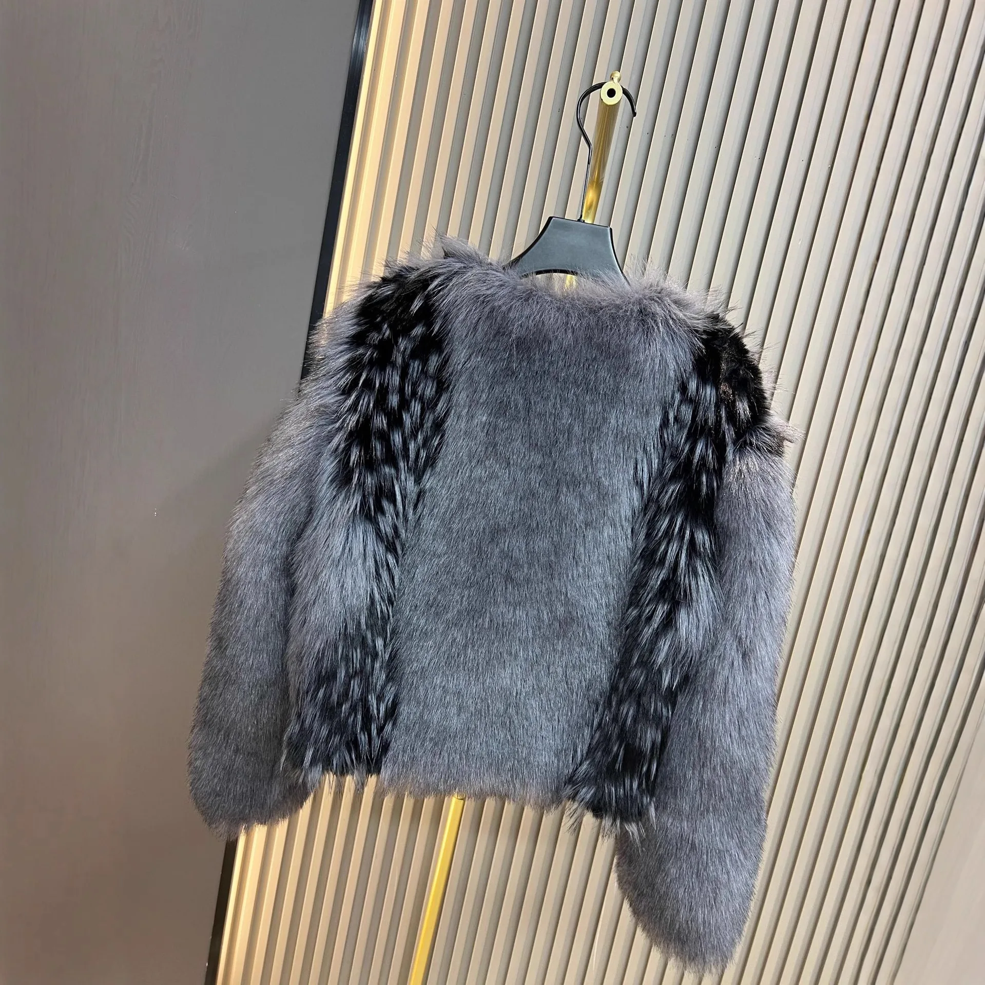 موضة معطف فرو الثعلب الصناعي للنساء 2025 شتاء جديد أنيق فاخر سميك دافئ الفراء قطعة واحدة فروي سترة سيدة معطف قصير