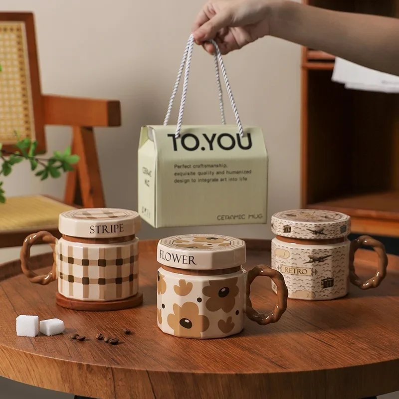 Creative retro ceramic mugs, high appearance level, internet-famous drinking cups, light luxury souvenirs, coffee cups with LIDS