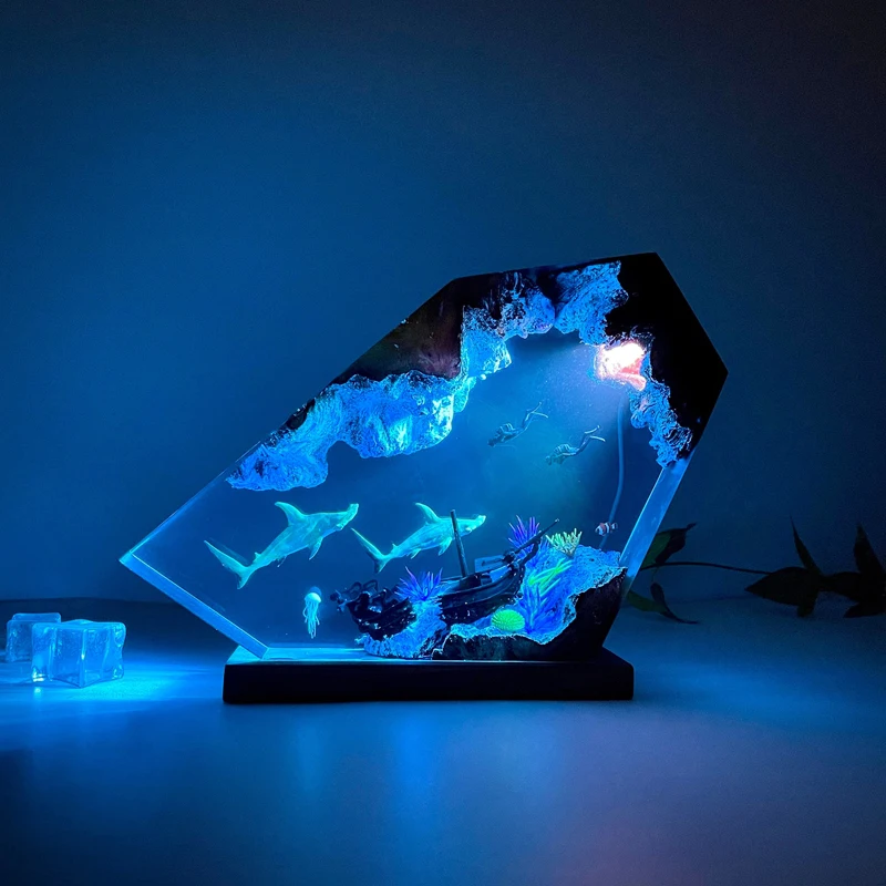 Lámpara de decoración de arte creactivo, luz de mesa de resina de organismo del mundo marino, tiburón hundido, barco, buzos, tema de luz nocturna, carga USB