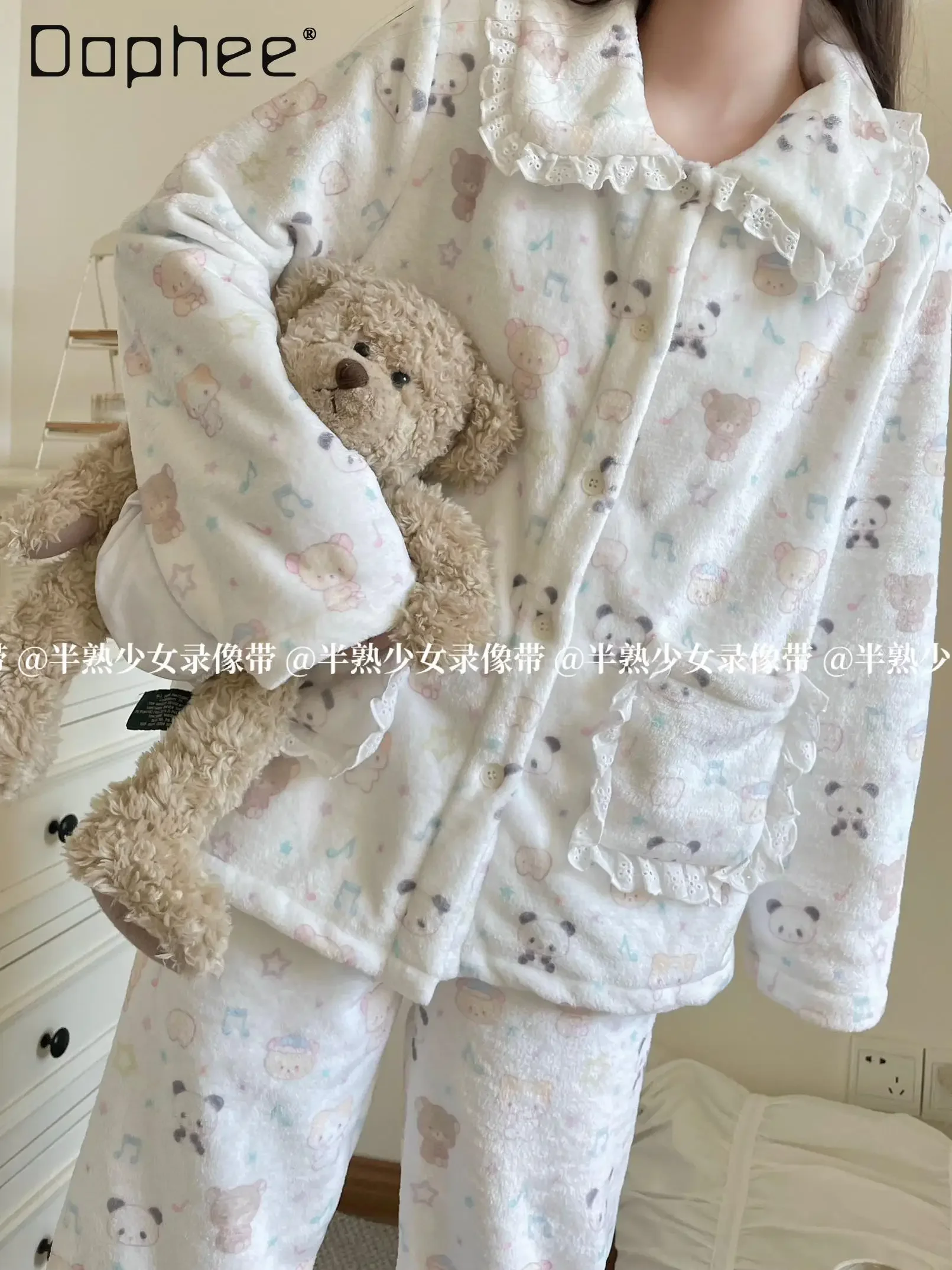 

Winter Flannel Loungewear Cute Cartoon Printed Peter Pan Collar Lace Patchwork Single Breasted Pajamas with Pockets Wram