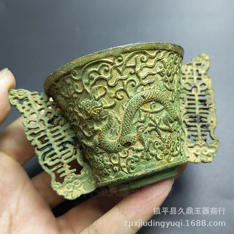 Double-handled -patterned cup, made in Qianlong era of the Qing Dynasty, engraved with dragon motifs, antique decorati