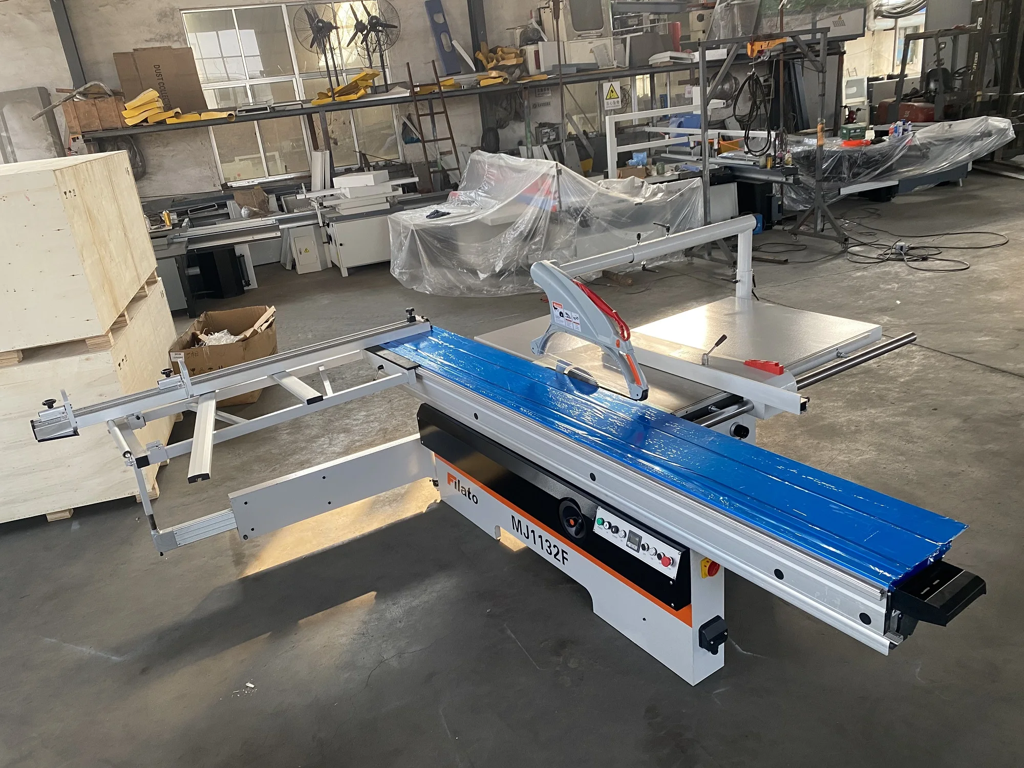 3200mm Woodworking Sliding Table Saw/panel furniture sawing machine with manual tilting saw blade