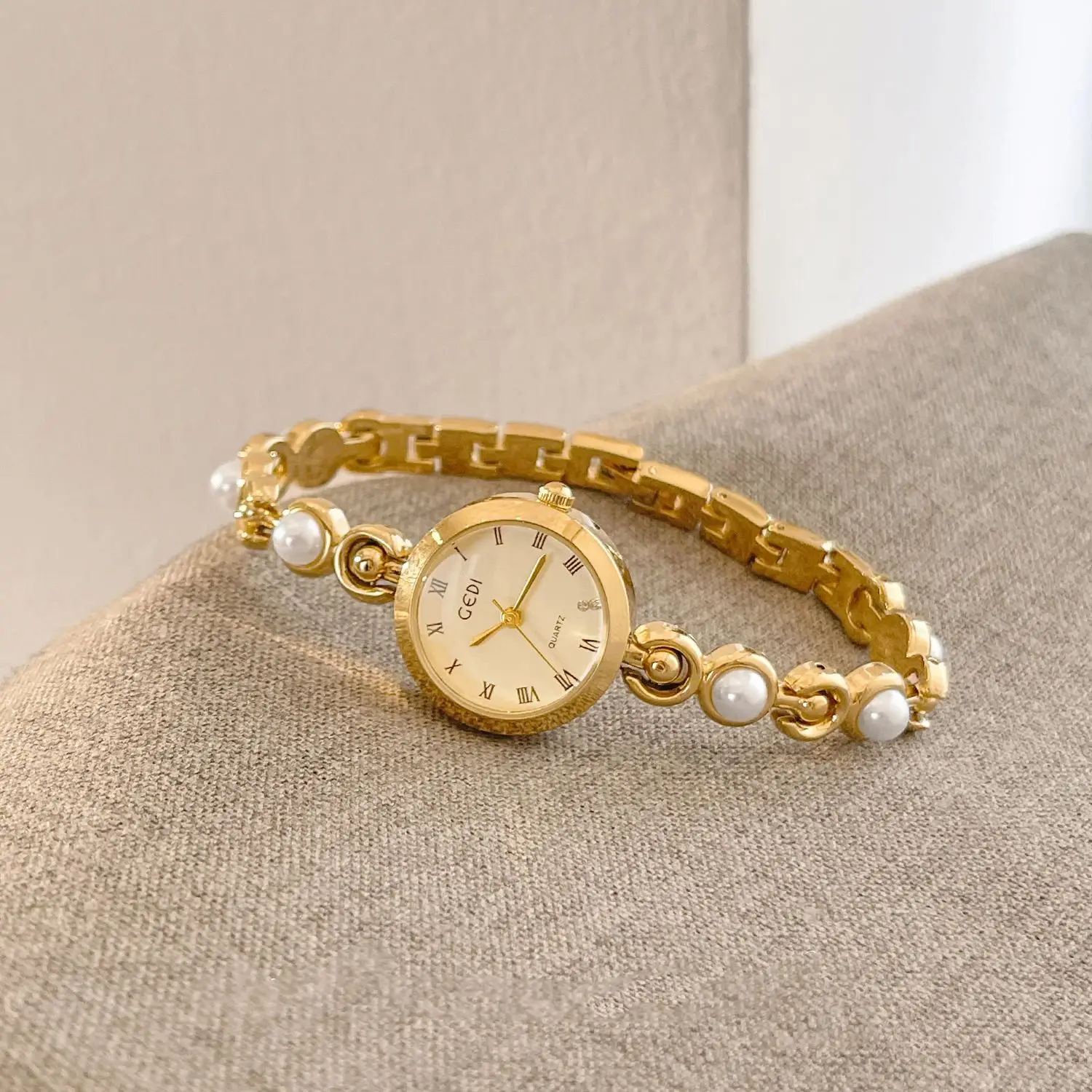 

Роскошные женские часы в стиле ретро с жемчужным браслетом, кварцевые женские часы с маленьким циферблатом, пары идеально с платьями, женский подарок