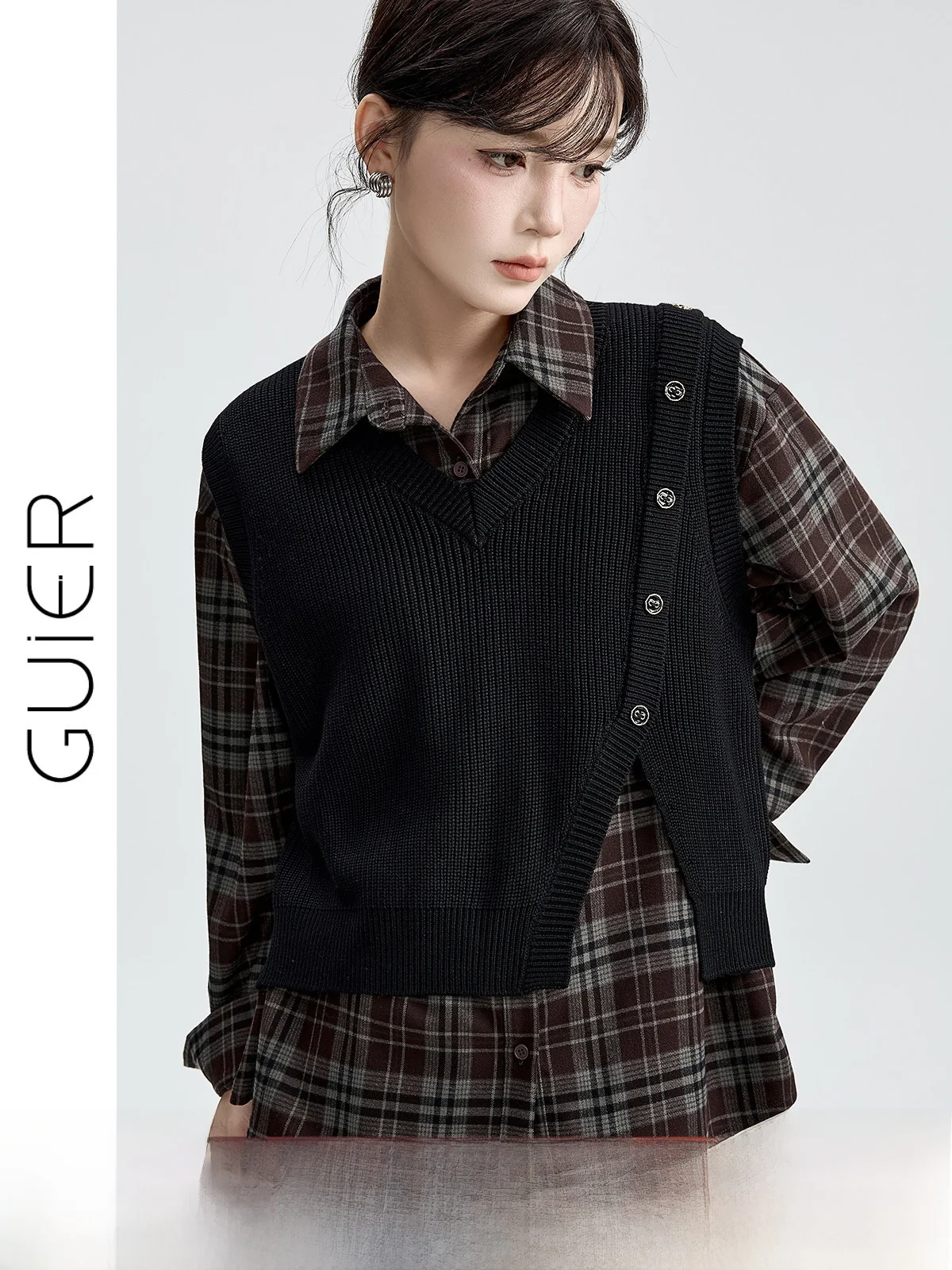 

Жилет вязаный асимметричный Guier, женский, 2025, новая осенне-зимняя коллекция, дизайнерский, для многослойных образов, V-образный вырез, на одной пуговице