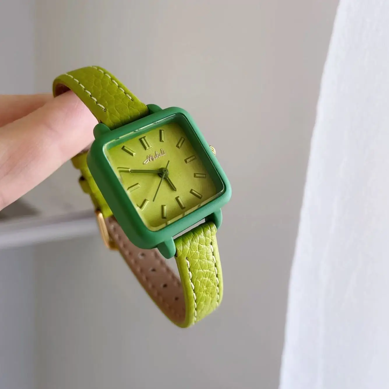Nuevos relojes populares para mujer, cinturones de cuero genuino de color caramelo, relojes bonitos para mujer, relojes para estudiantes, pequeños y redondos