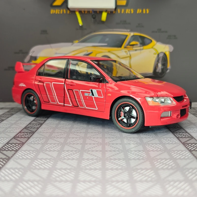 

Модель автомобиля Mitsubishi EVO 9-го поколения в масштабе 1:24, выполненная из сплава, с имитацией звуковых и световых эффектов, богатой детализацией.
