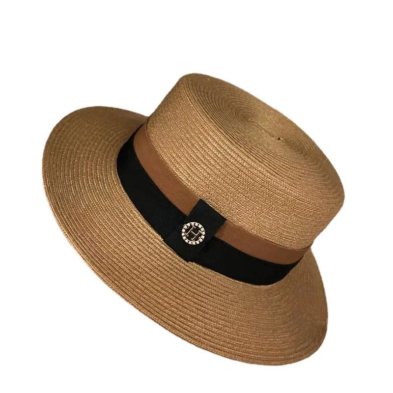 

A niche flat-topped hat an elegant wide-brimmed top vacation sunshade and UV