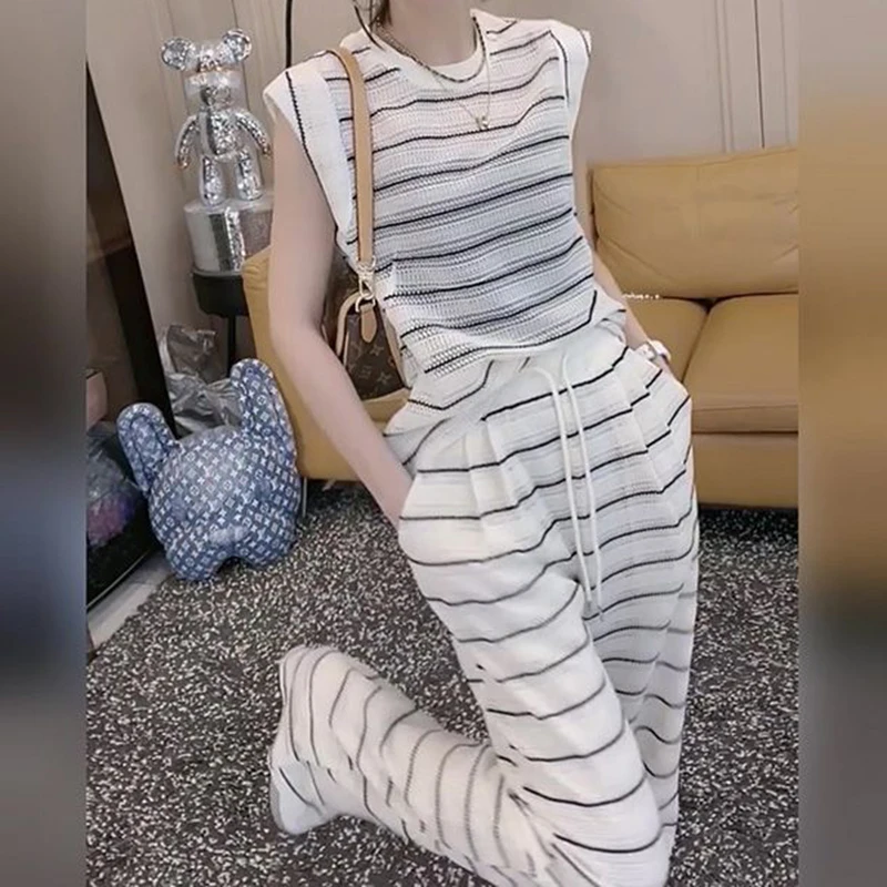 

Two-piece women's summer 2024 new casual fashion sleeveless striped T-shirt wide-leg pants top suit