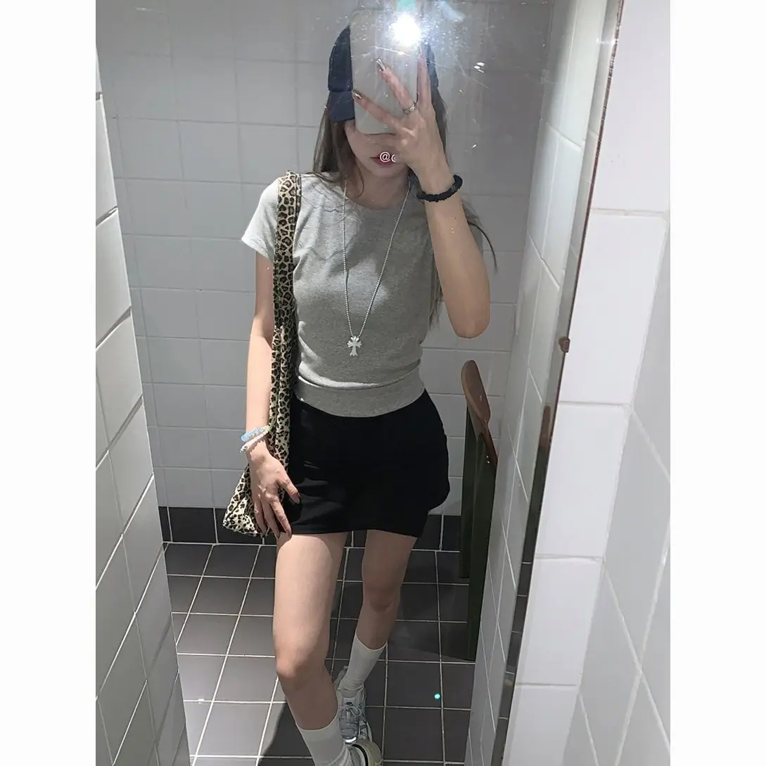 Verano Split 2025 Yoga culopants Sexy nuevo antideslumbrante adelgazante falda deportiva Midbody Culopants mini faldas S-XL negro blanco