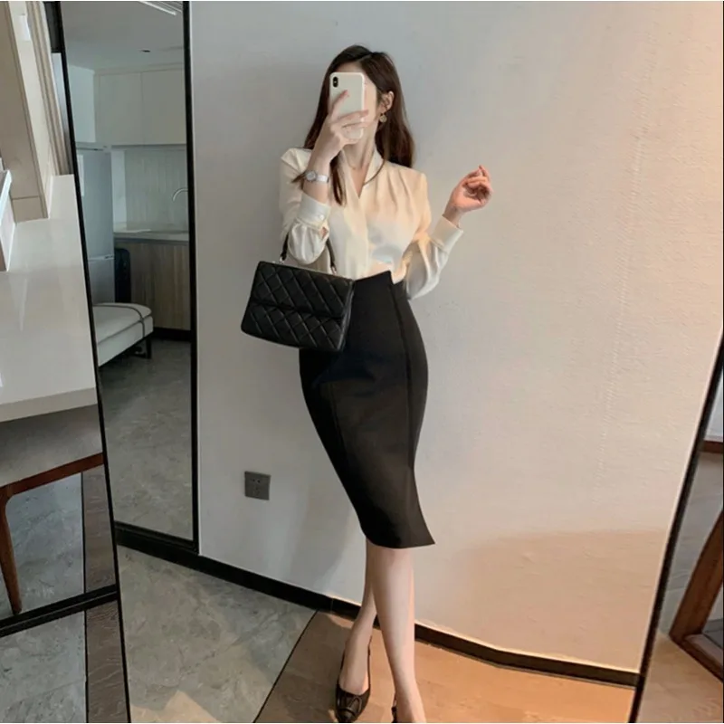 2023 Spring  Autumn New Women Skirt Slim Thin Casual two-piece se Fashion Temperament Package Hip Skirt V-neck Ventilate Top