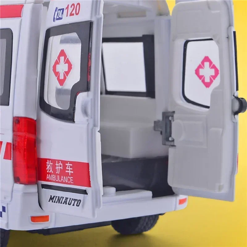 1:24 Ambulance Car Model Diecasts Metal Toy Police Ambulance Car Model Collection Sound and Light High Simulation Kids Toys Gift