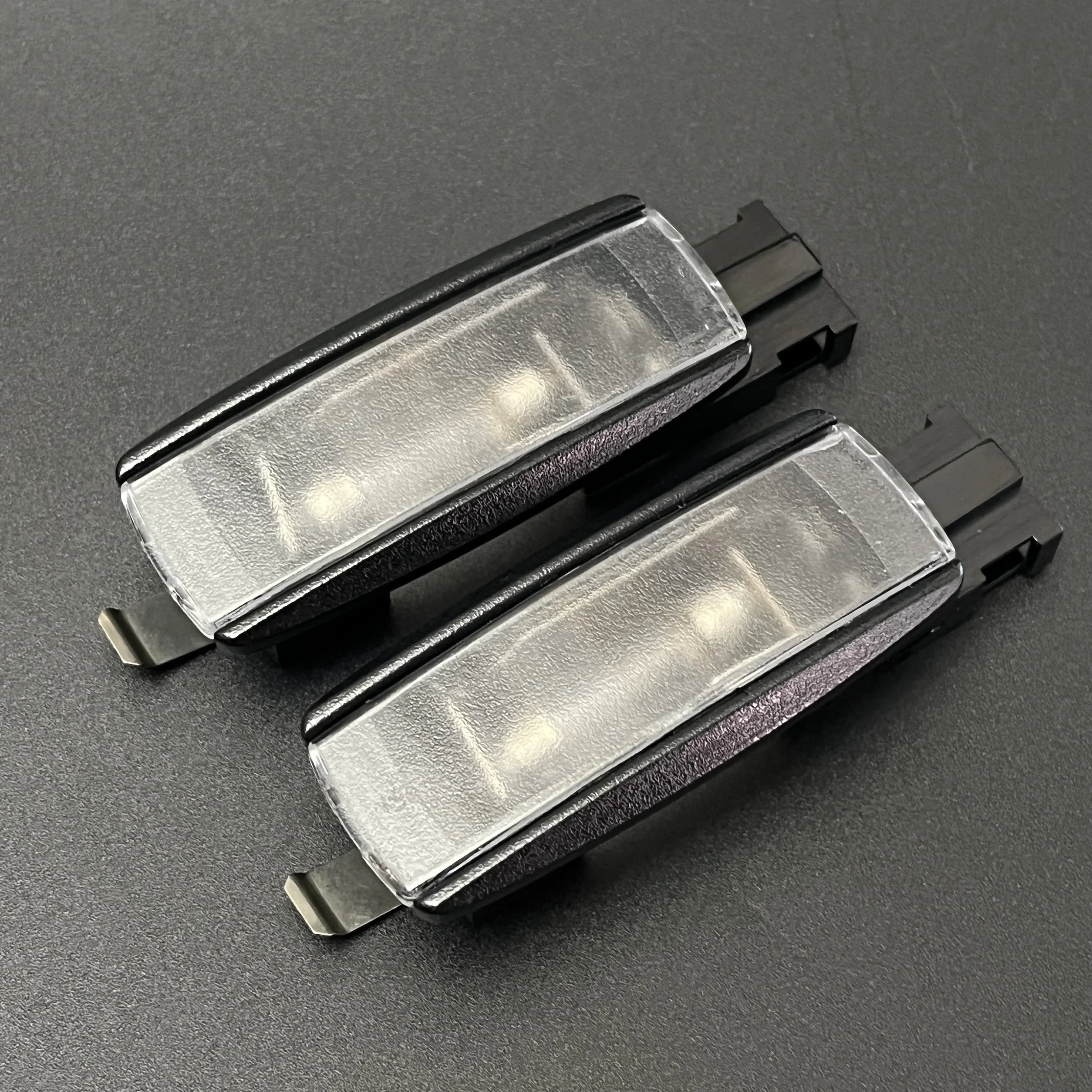 

x1/x2 Sun Visor Interior Roof Reading Light Lamp For VW Golf 5 6 7 Jetta A5 Passat B6 B7 CC Polo Tiguan Beetle Touran 1K0947109