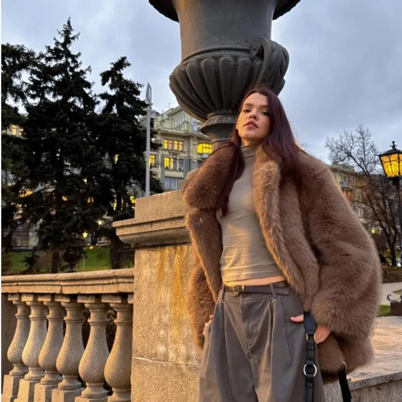 معطف شتوي فاخر عالي الجودة لعام 2025 معطف نسائي سميك ودافئ ملابس خارجية سترة طويلة من فراء الثعلب للسيدات