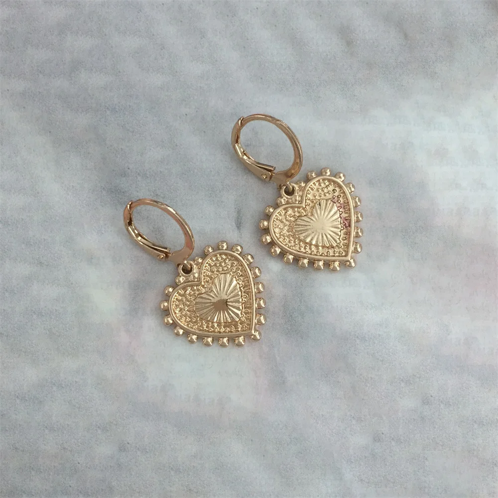Lovely Gold Color Textured Heart Charm Hoop Earrings For Women Girl Girly Daily Young Fashion Jewelry Accessory High Quality