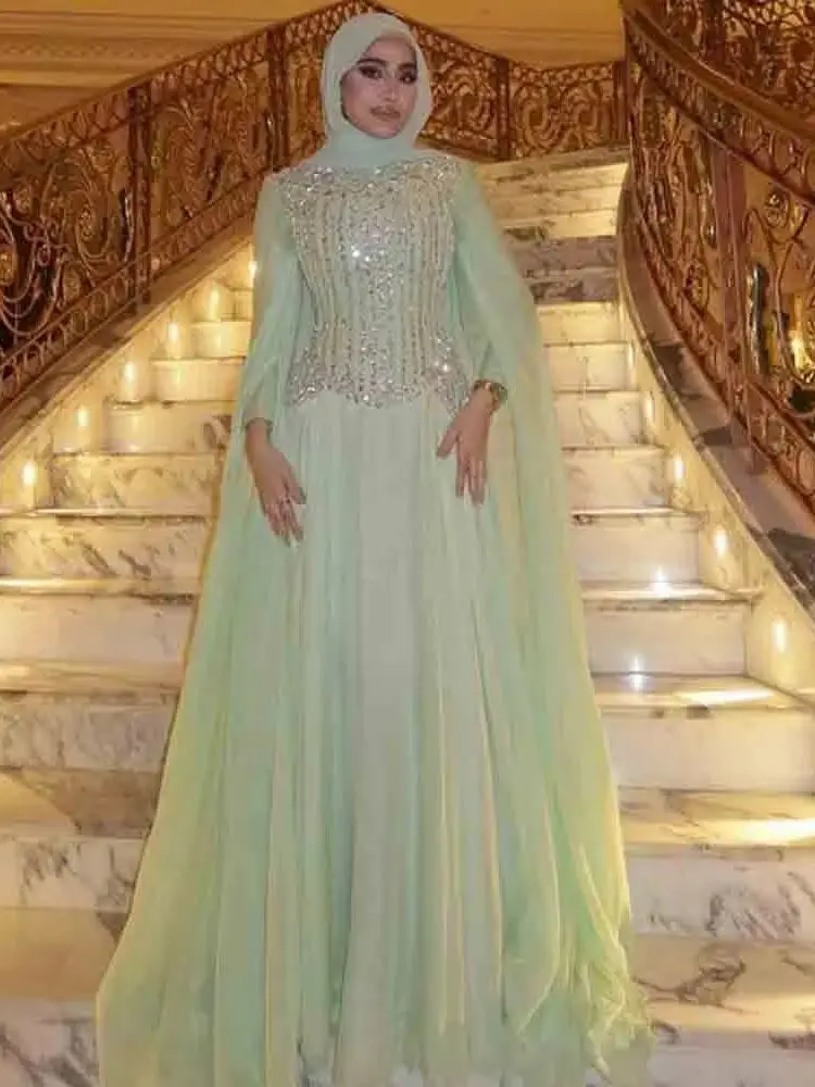 Maßgeschneidertes Mintgrünes Chiffon Bescheidenes Muslimisches Abendkleid Strass-Verziertes Maxi-Hijab-Kleid mit Cape-Ärmeln Islamisches Festkleid