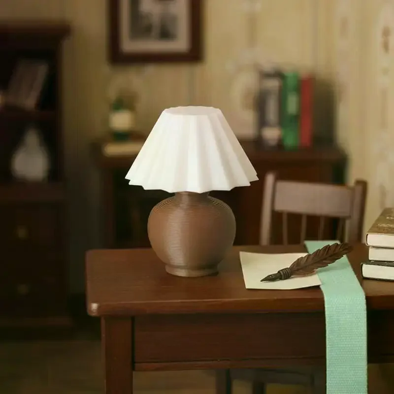 Miniature Pleated Table Lamp, 1:12 Scale Desk Lamp for Doll House Bedroom Living Room Decor
