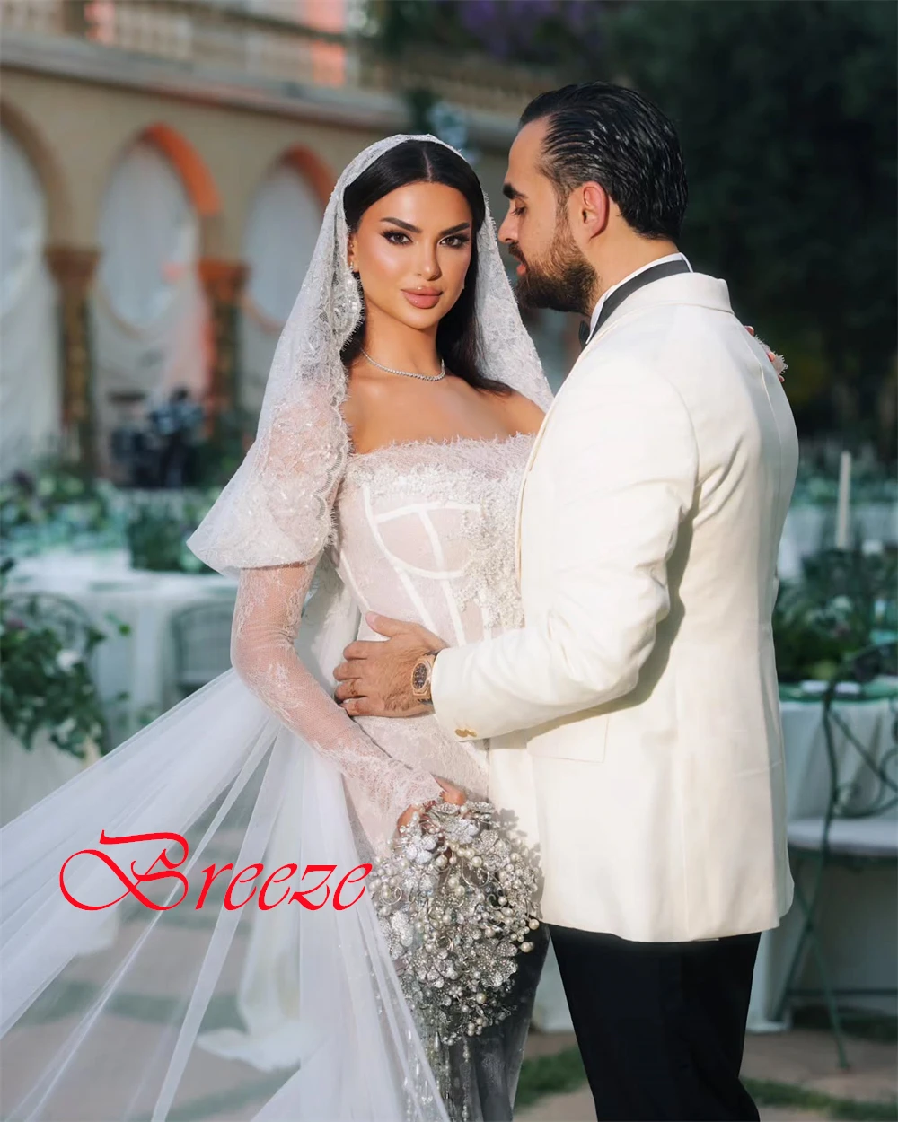 사용자 정의 투명한 흰색 레이스 웨딩 드레스 간단한 Strapless 크리스탈 긴 소매 신부 가운 Backless 인어 드레스